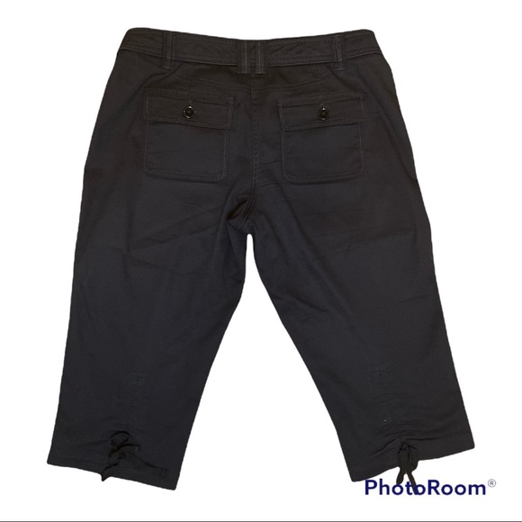 Ladies WHITE HOUSE BLACK MARKET Black Capris Size 4 - Picture 3 of 5